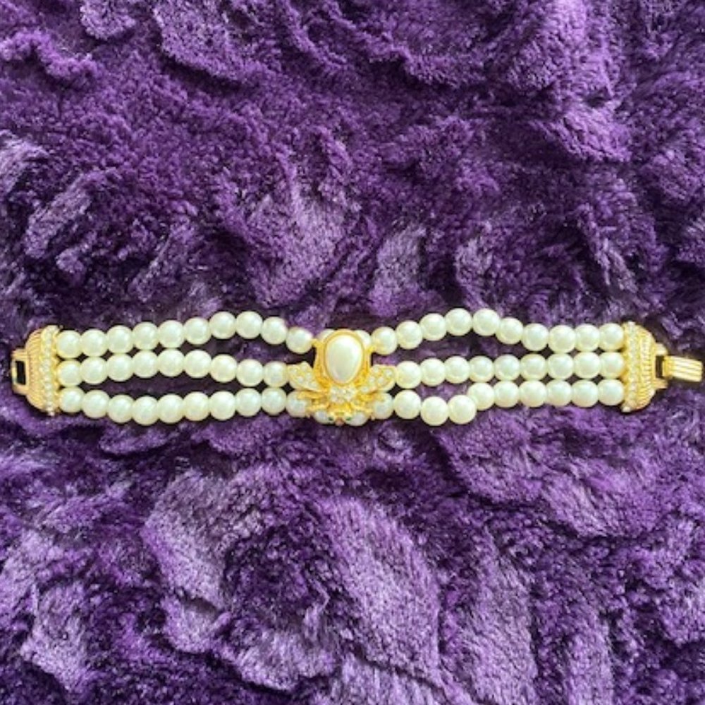 PREMIER DESIGN JEWELRY FAUX PEARL BRACELET W/ BEE
